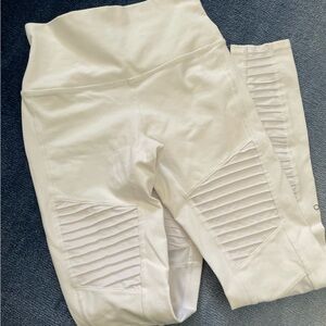 White ribbed Alo Yoga Leggings